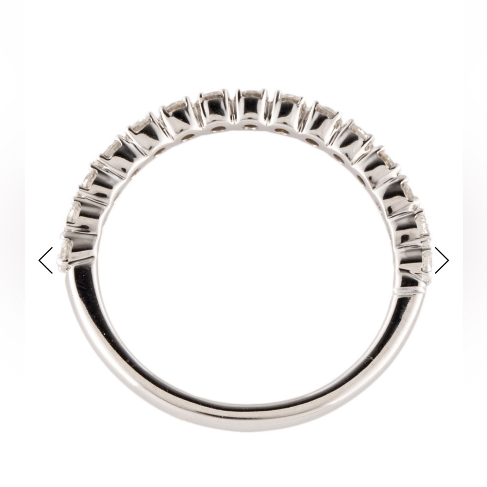 14K White Gold Elegant Diamond Women's Ring